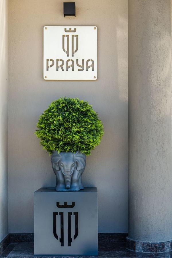 Отель Praya Boutique Слатина Экстерьер фото